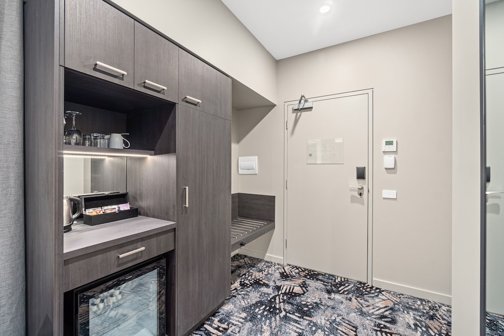 Luxury Suite, 1 King Bed - Photo 3