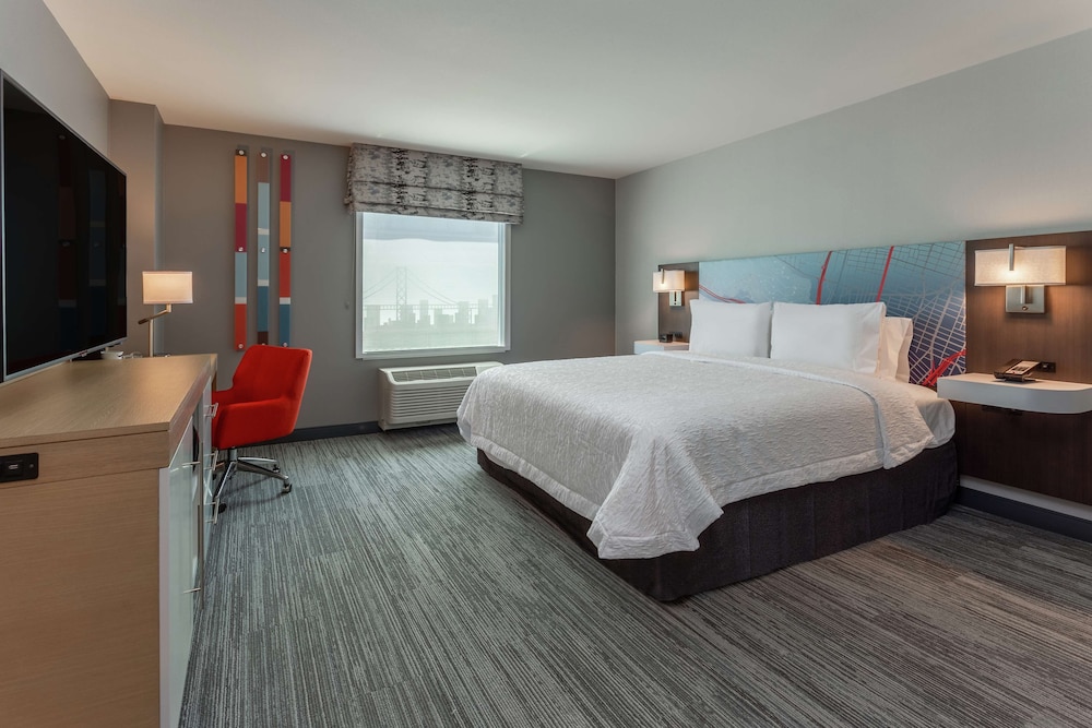 Room, 1 King Bed, Accessible, Refrigerator & Microwave (Roll-In Shower) photo 3