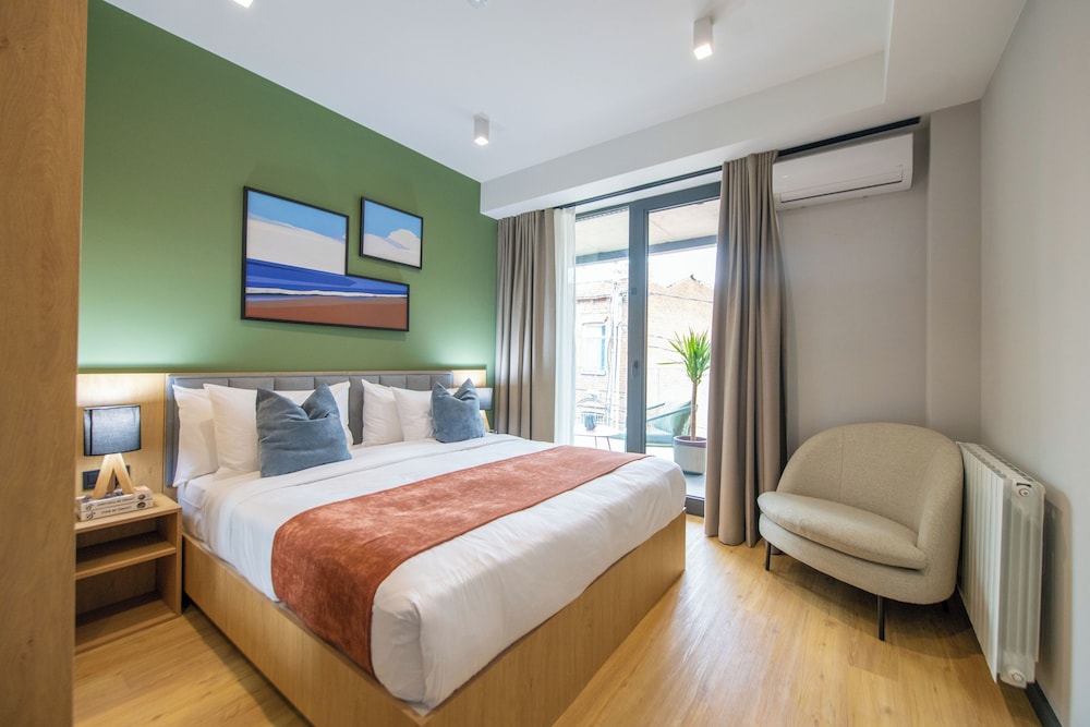 Two-Bedroom Balcony Suite with Kitchen photo 1