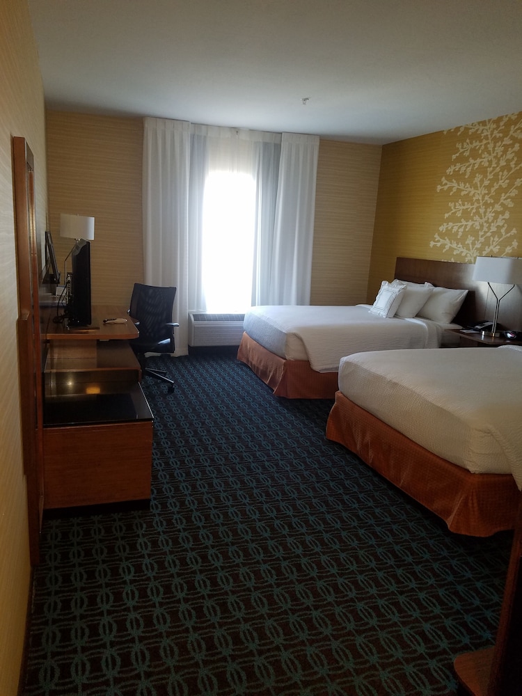 Room, 2 Queen Beds (Mobility/Hearing Accessible, Tub) photo 2