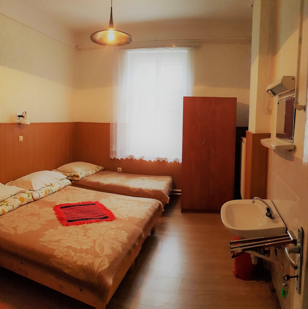 Classic Triple Room, Multiple Beds photo 2