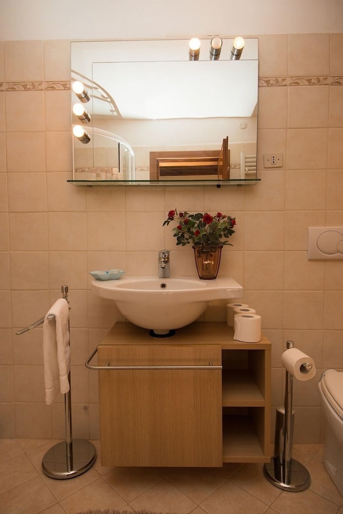 Apartment, 2 Bedrooms, City View photo 2