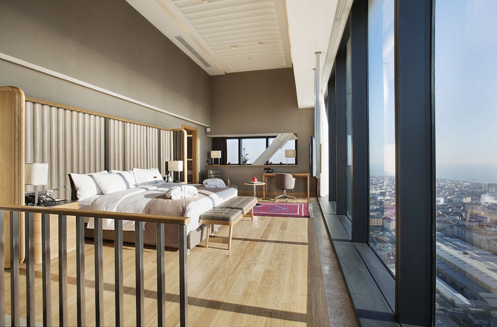Suite, 1 King Bed (Duplex with Loft) photo 2