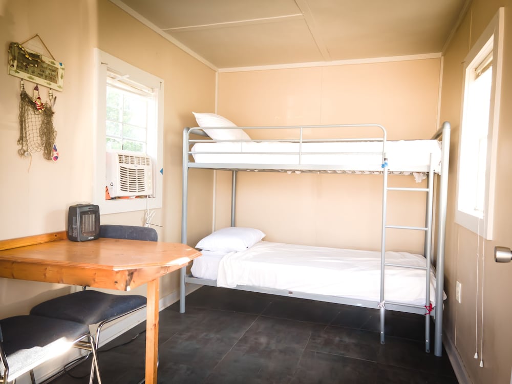 Basic Cabin, 2 Twin Beds photo 3