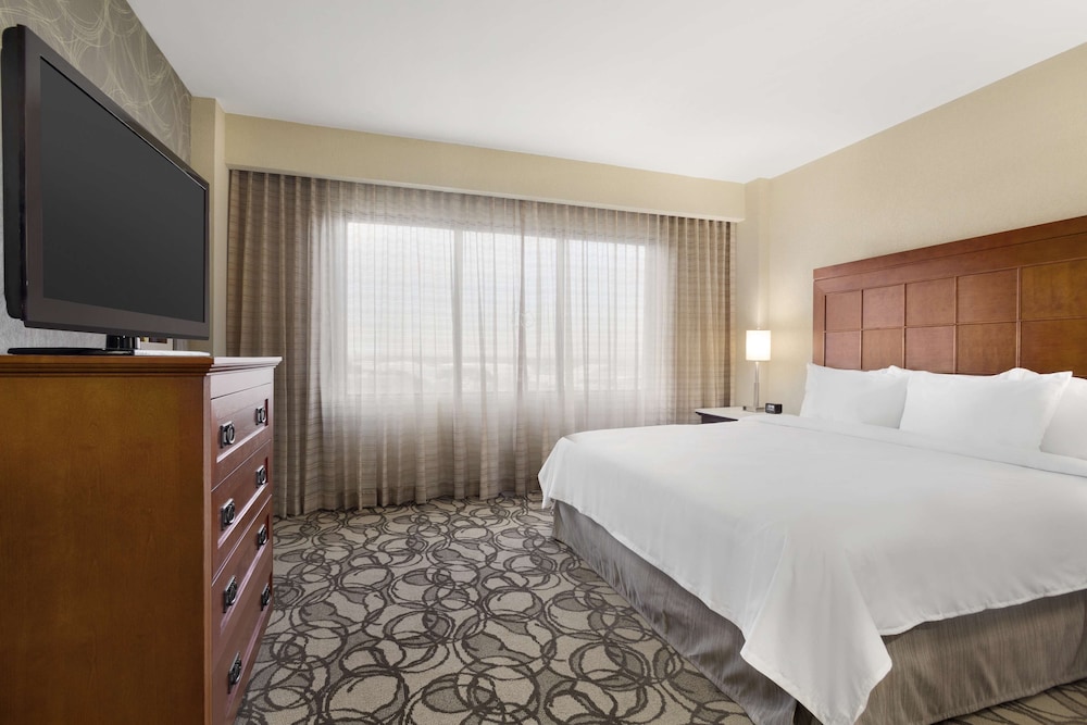 Suite, 1 King Bed, Accessible, Bathtub (Mobility & Hearing) - Photo 2