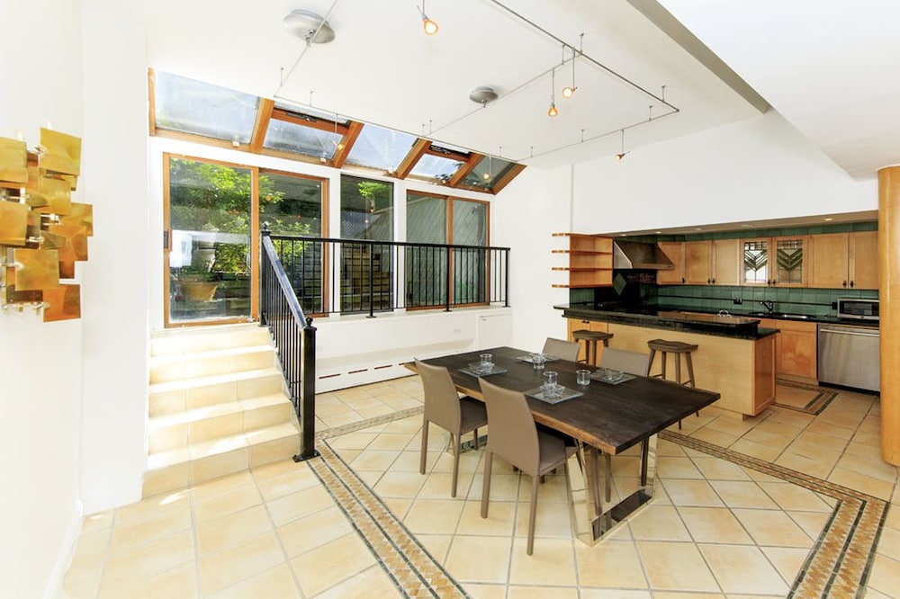 Deluxe Studio Suite