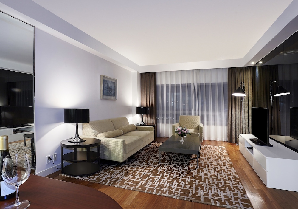 Suite - Photo 7