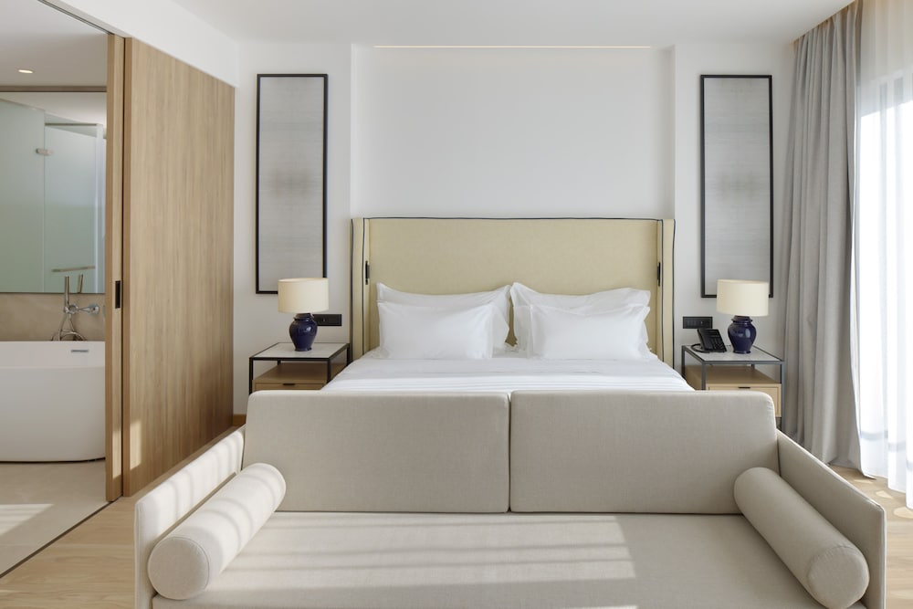 Deluxe Room, Pool View (Infinity | Private Garden)