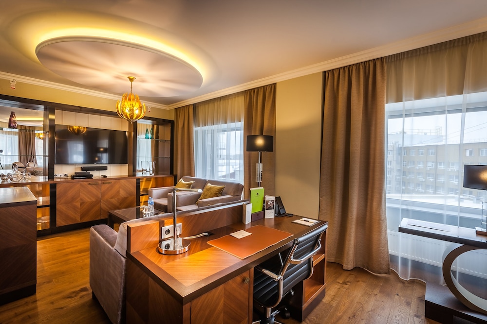 Executive Suite, 1 King Bed, Club Lounge Access photo 1