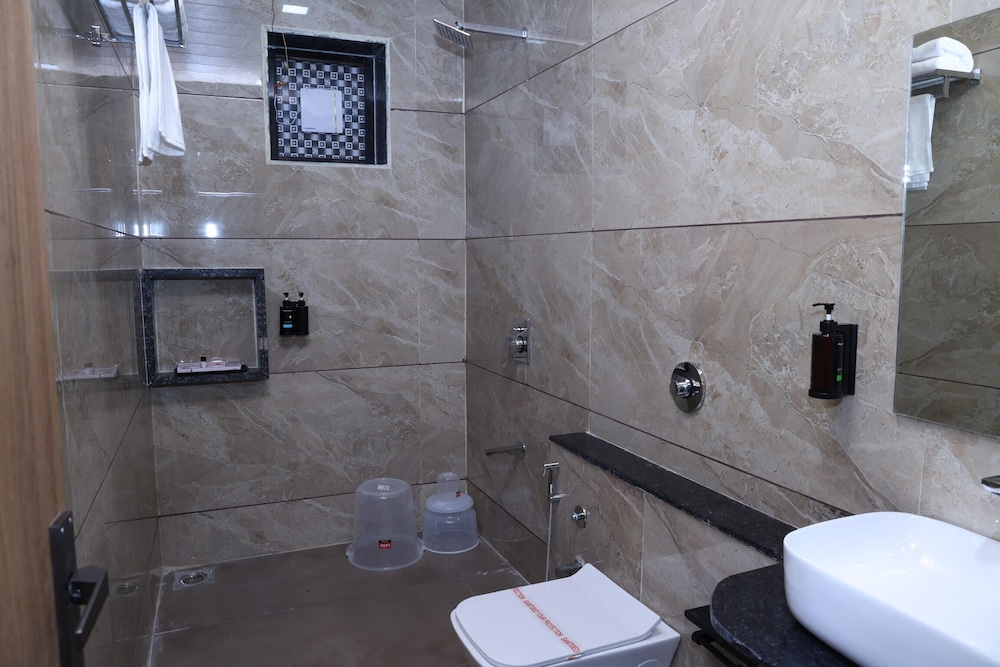 Suite Room - Photo 4