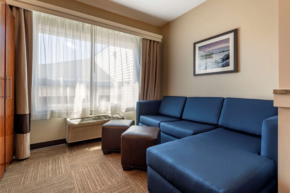 Standard King City Suite - Photo 4