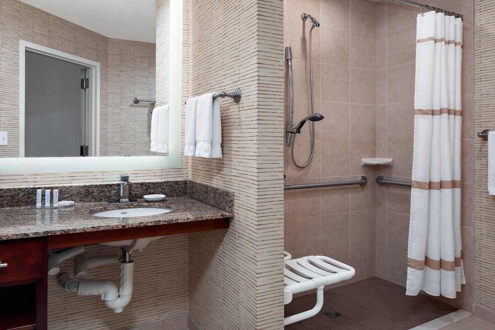 Suite, 1 Bedroom - Photo 3