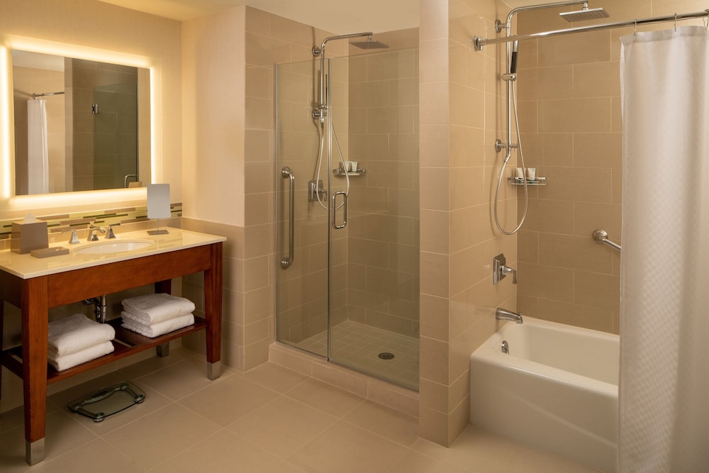 Junior Suite, 1 King Bed - Photo 8