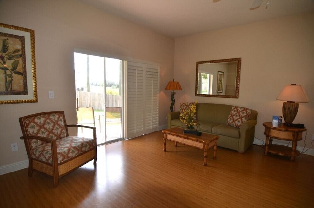 House (3500CAL Stunning Town Home In Regal P)