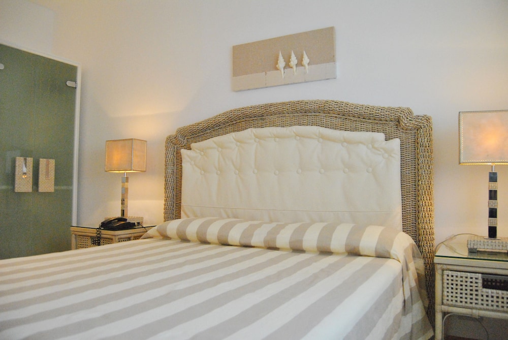 X - Family room - Photo 1