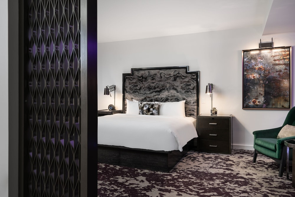 Executive Studio Suite, 1 King Bed with Sofa bed