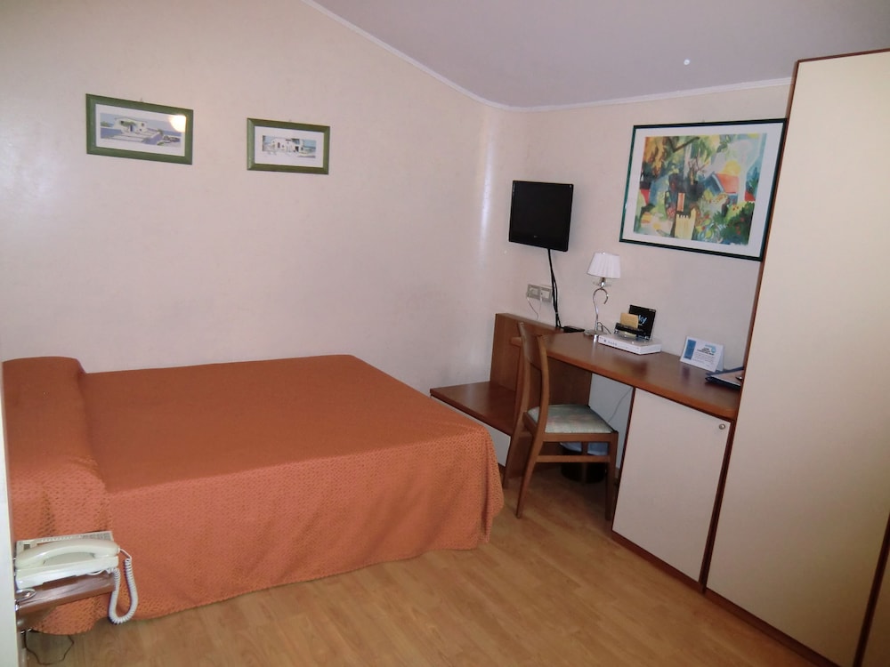 Standard Room - Photo 1