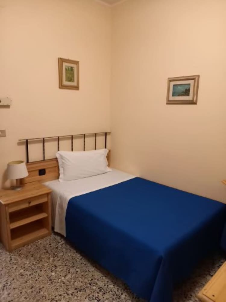 Classic Single Room