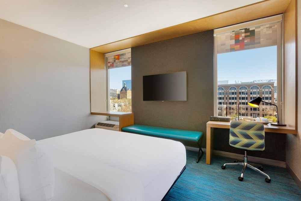 Room, 1 King Bed (Hearing Accessible) - Photo 9