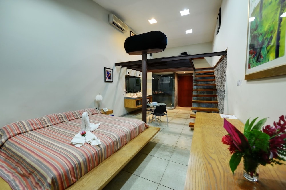 Deluxe Suite, 1 Bedroom, Pool Access, Tower (Quadruple)