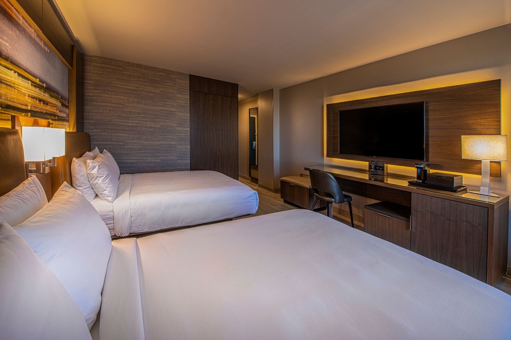 Club Room, 2 Queen Beds - Photo 1