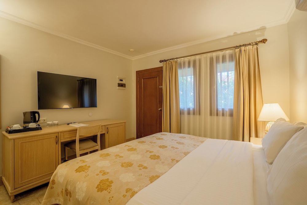 Suite - Photo 11