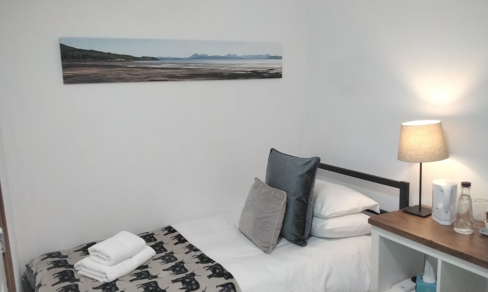 Twin Room (Room 4 No pets) photo 2