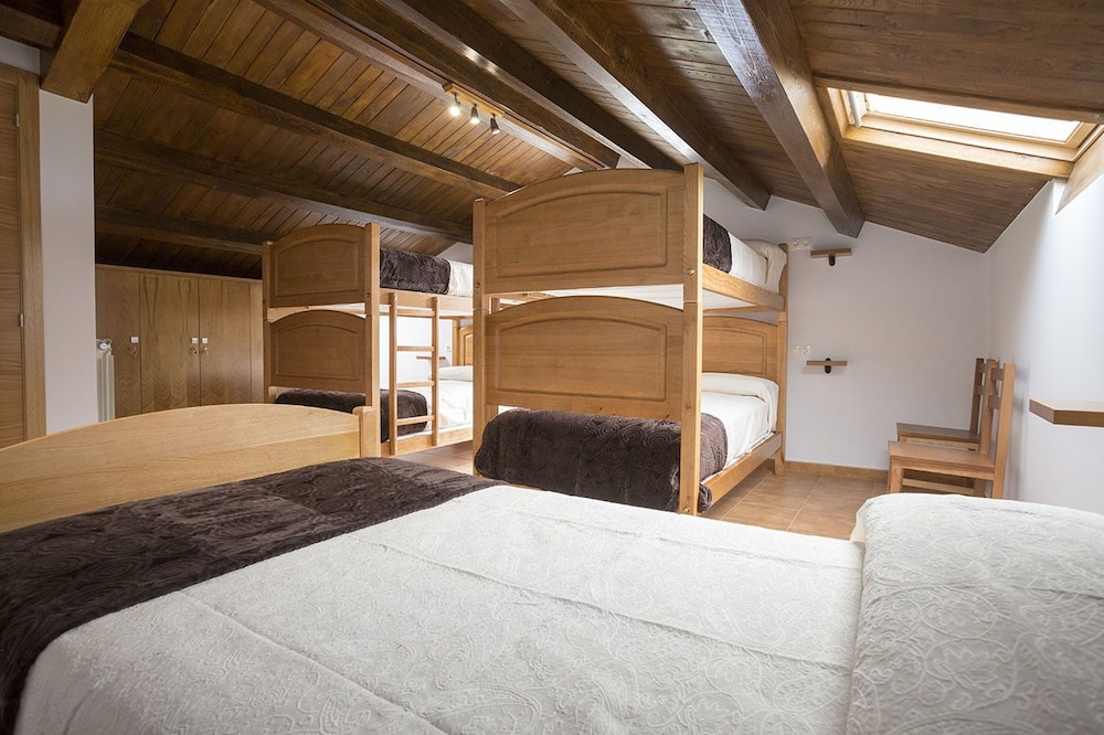 Dormitorio compartido, Dormitorio mixto, Baño compartido (5 camas, El Desván Soñado)