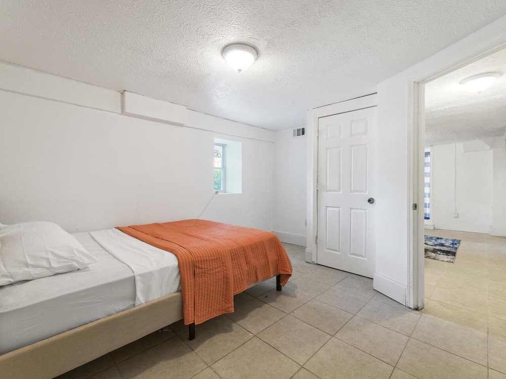 Bsmt Suite Near Stadium w Parking Coffee BBQ AC, Billede 5