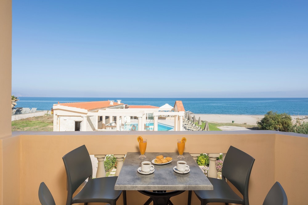 Suite, 1 Bedroom, Beachside photo 2