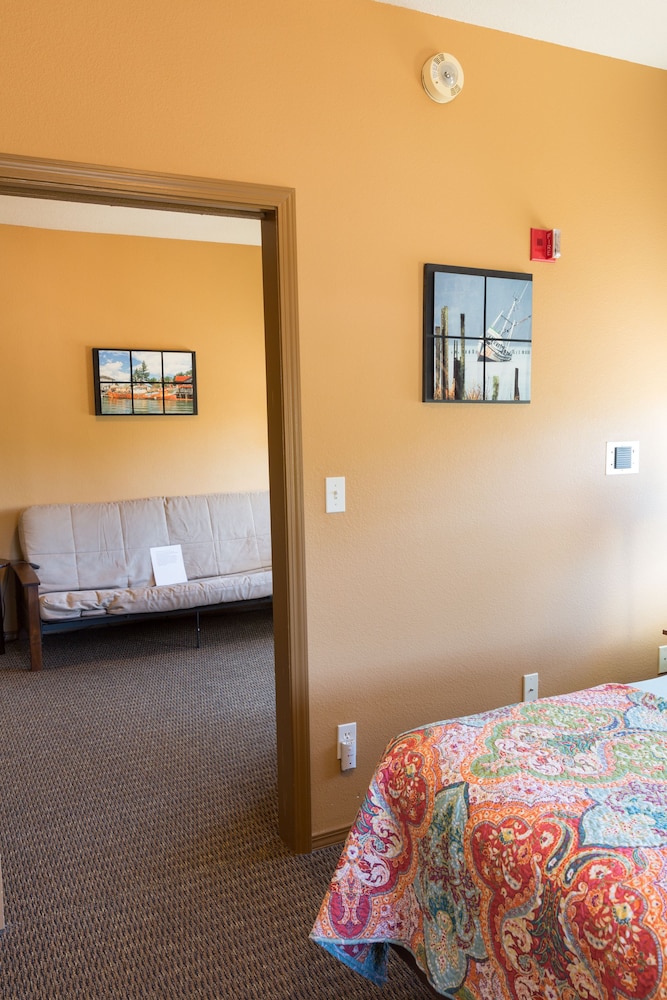 Basic Suite, 1 Bedroom, Refrigerator, River View photo 3