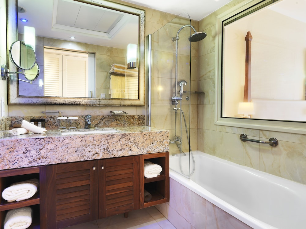 Deluxe Room, Sea View - Photo 7