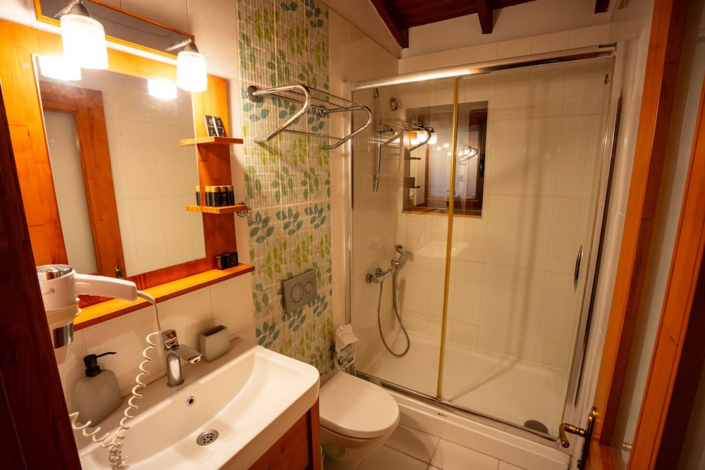 Deluxe Triple Room photo 3