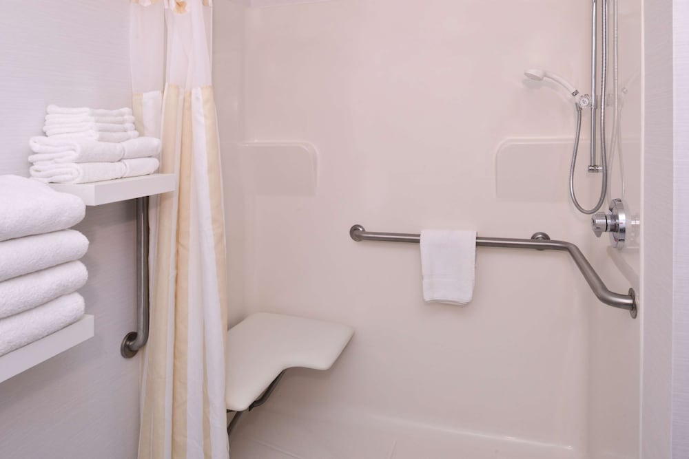 2 Queen Mobility Accessible Room with Roll In Shower - Photo 7