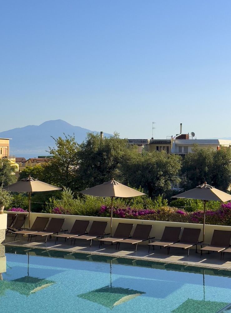 Classic Suite, Terrace, Pool View photo 2