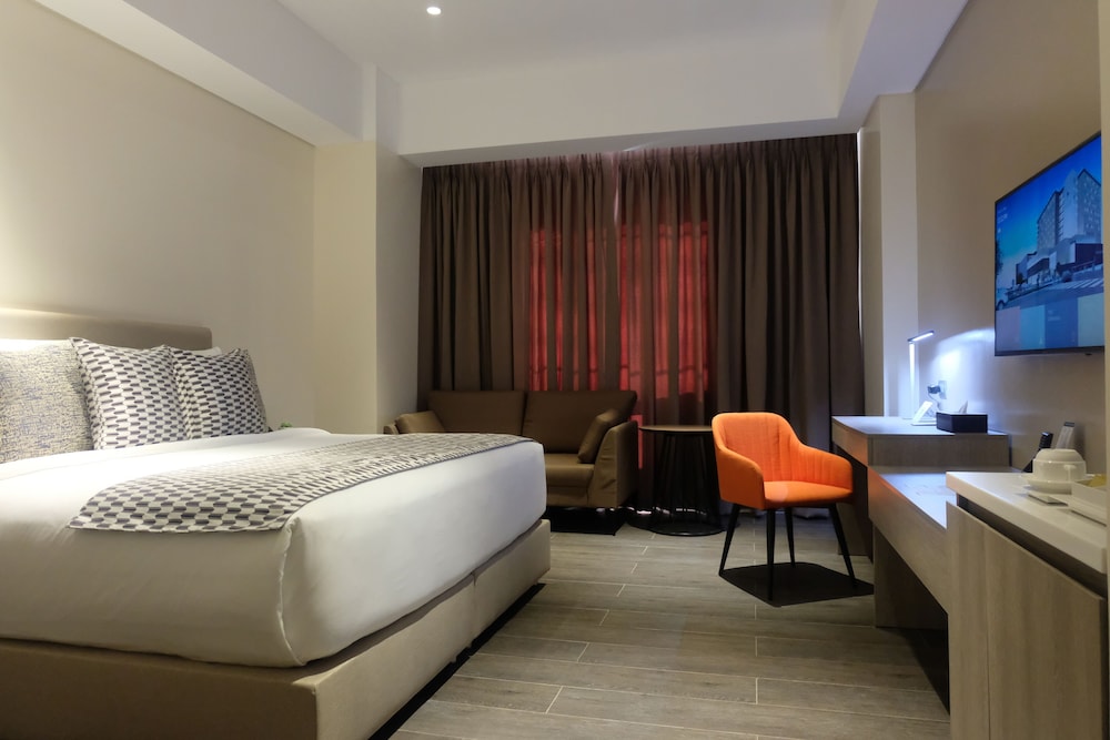 Deluxe King Room - Photo 1