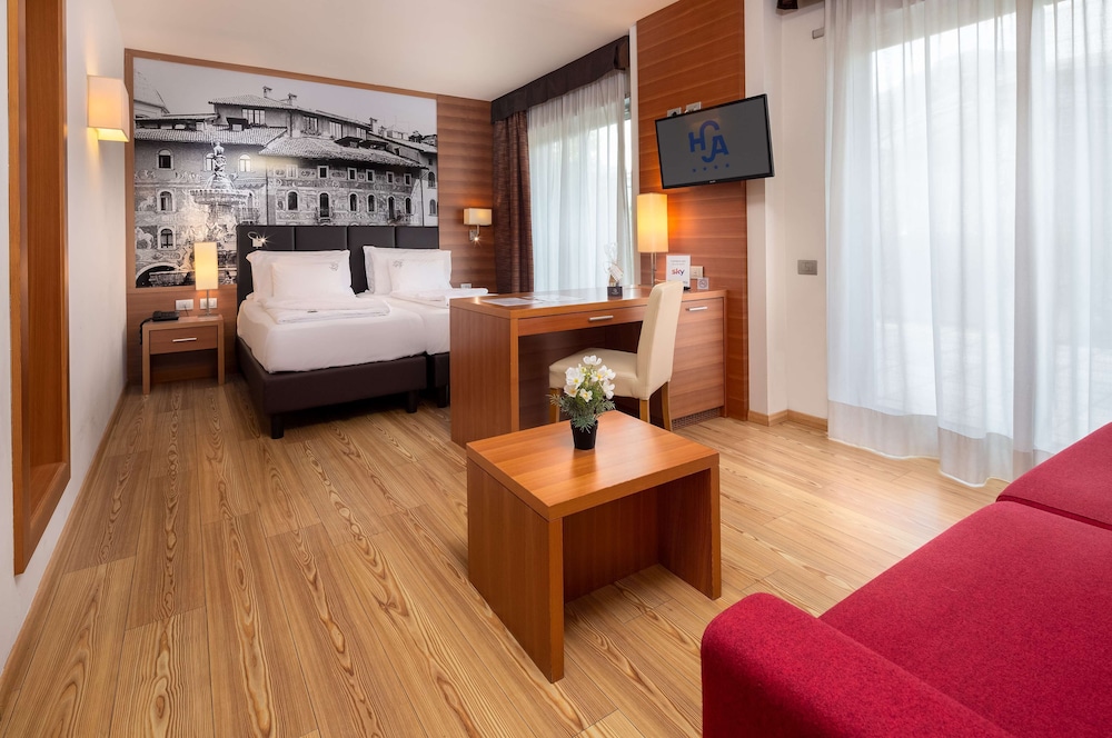 Junior Room, 1 King Bed with Sofa bed (Spa access) - Photo 3