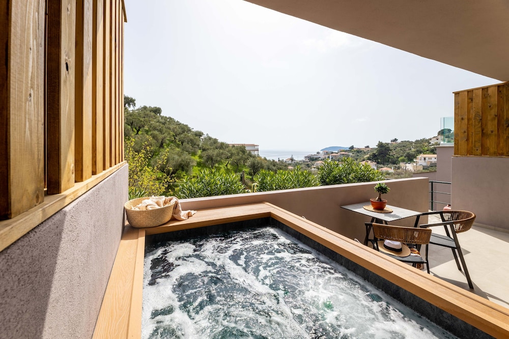 Standard Suite, Sea View