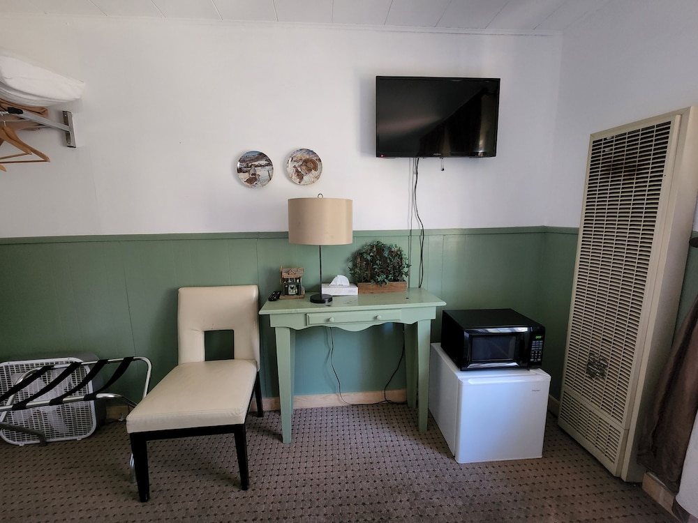 Economy Single Room, 1 Double Bed (Economy) photo 2