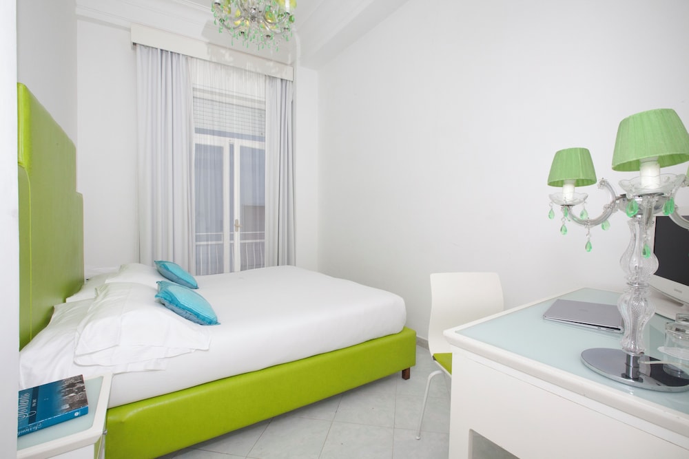 Standard-Doppelzimmer, Partial Meerblick thumbnail 5