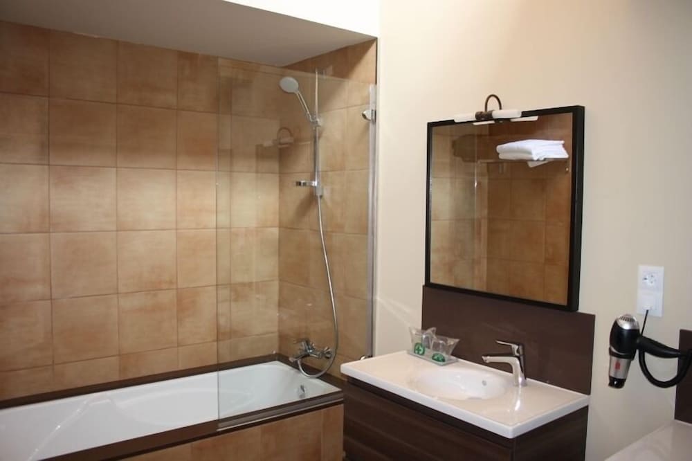 Standard Double Room - Photo 17