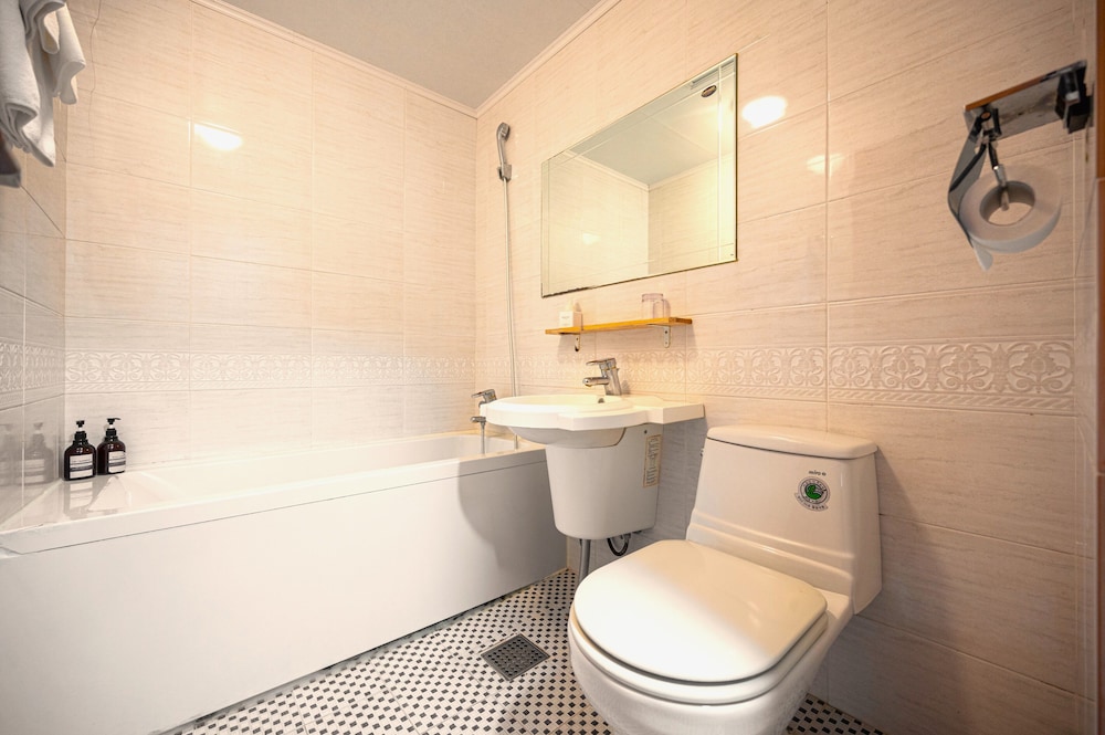 Deluxe Double Room - Photo 8