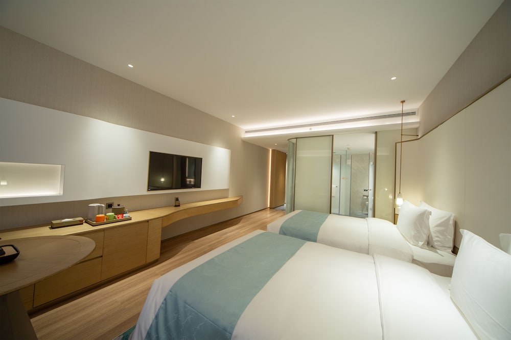 Deluxe Room, 2 Twin Beds, Lake View