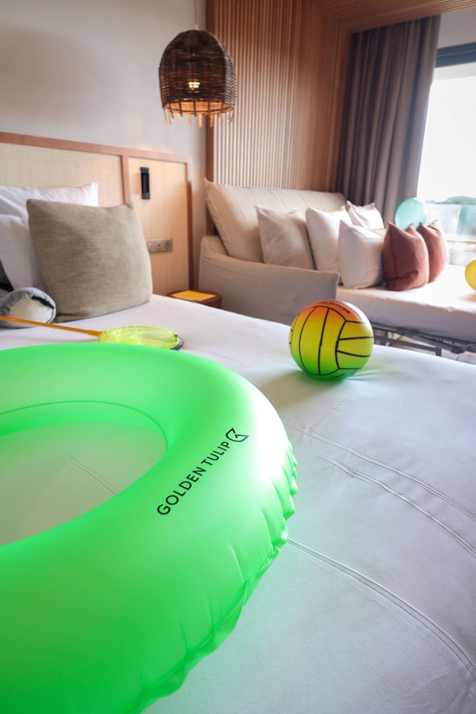 Junior Suite, 1 King Bed with Sofa bed, Balcony, Sea View - Photo 11
