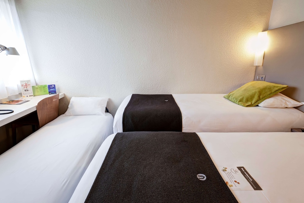 Standard Room, Multiple Beds photo 2