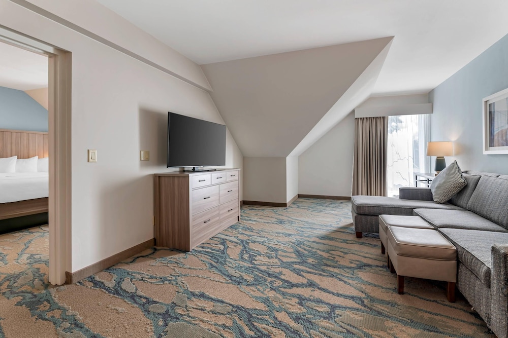 Suite, Multiple Beds, Non Smoking (Upgrade) - Photo 5