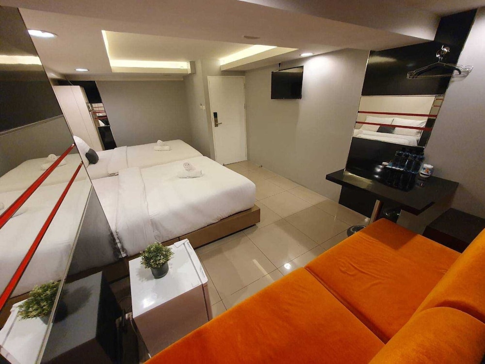 Quadruple Room with Shared Bathroom photo 2