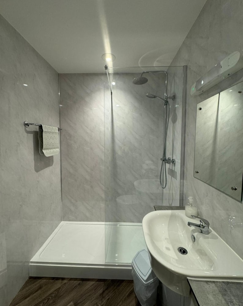 Executive Twin Room - Photo 10