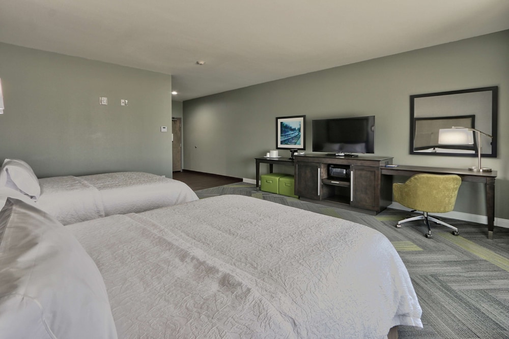 Room, 2 Queen Beds, Non Smoking (Bathtub) photo 1