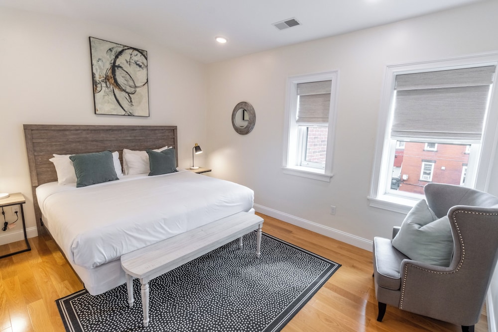 Luxury Apartment, 3 Bedrooms, Accessible photo 2